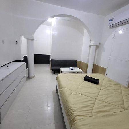 Corniche Full Studio Apartment Abu Dhabi Eksteriør billede