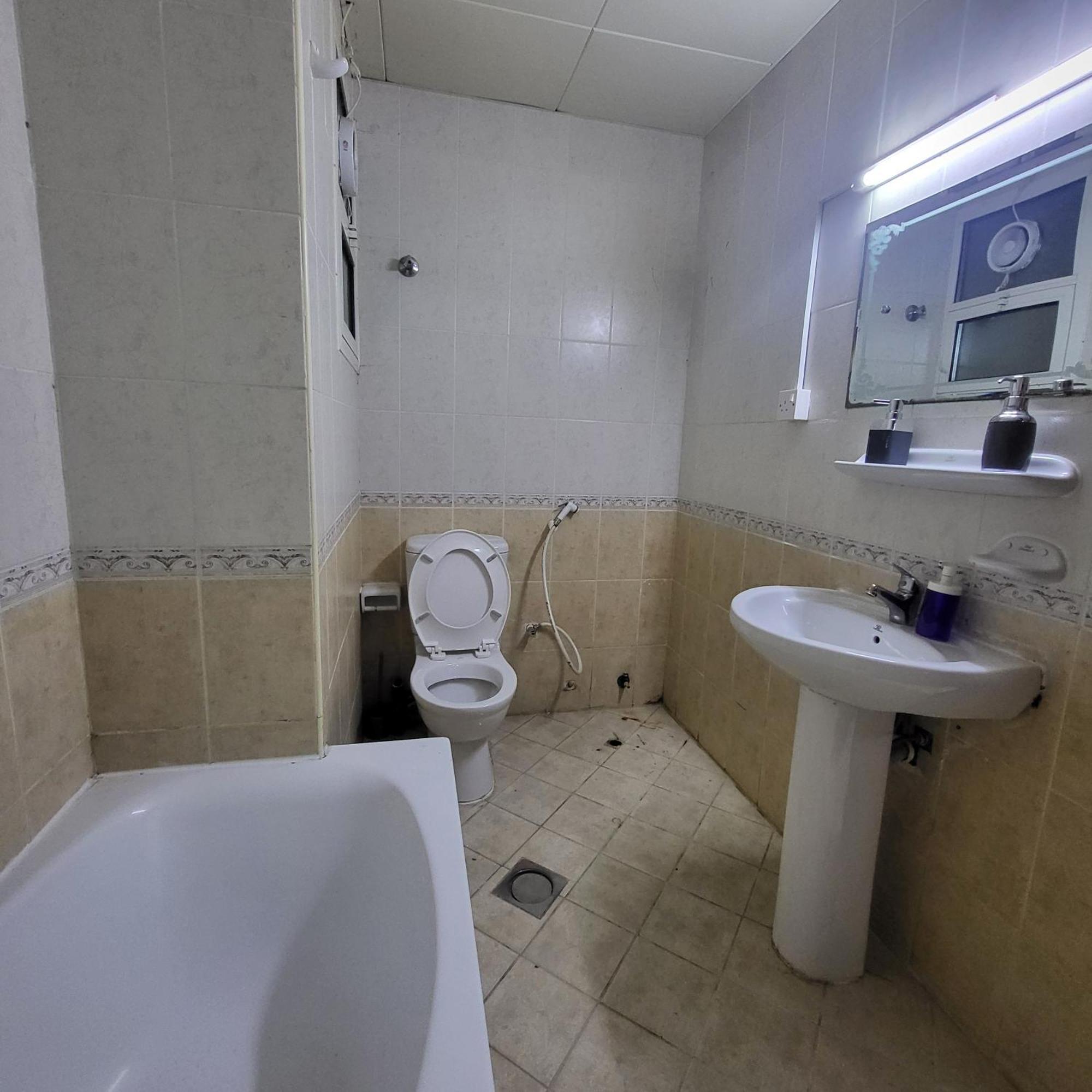 Corniche Full Studio Apartment Abu Dhabi Eksteriør billede